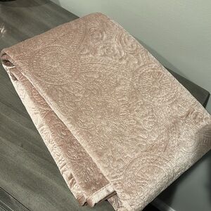 Nicole Miller Textured Jacquard Throw